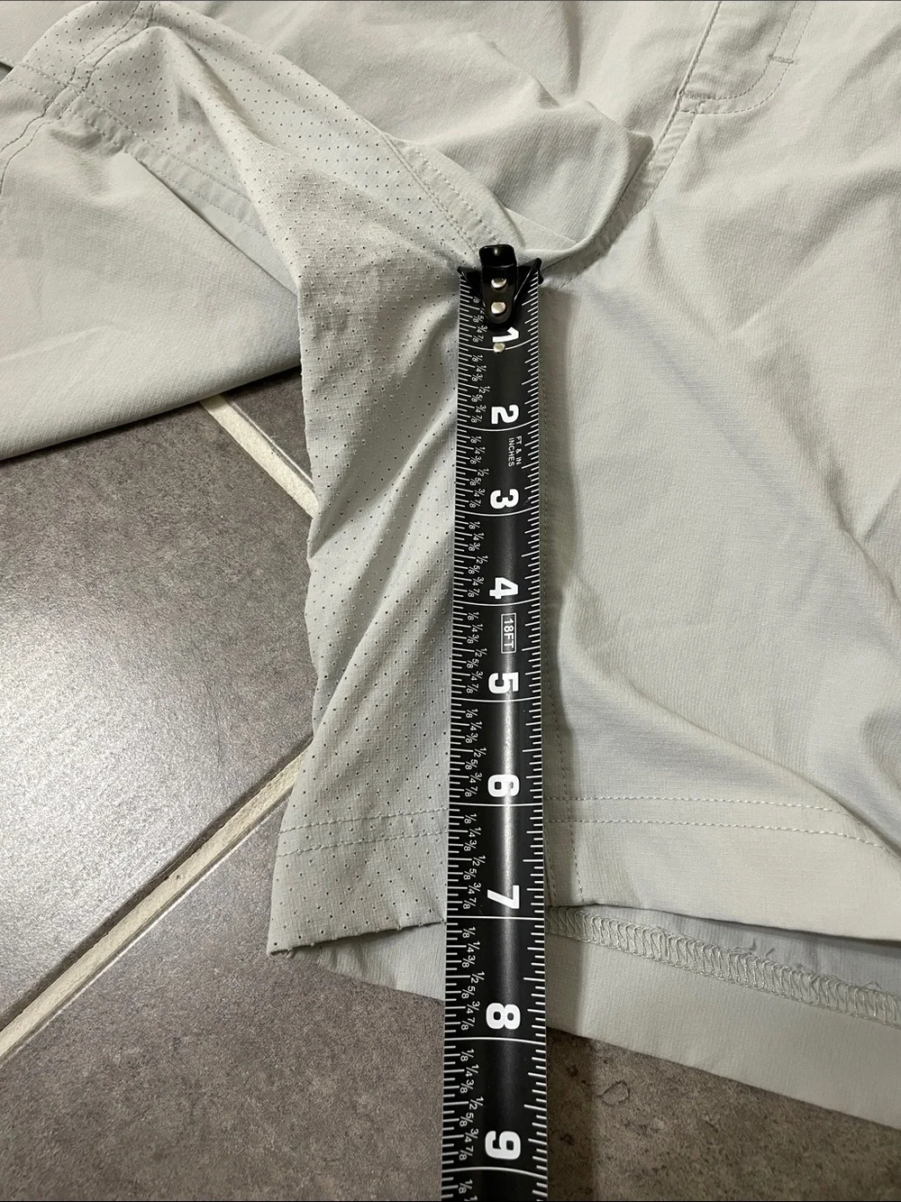 Huk 7” Creekbed Cargo Shorts size Large